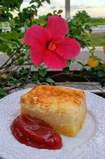 Bolo de fubá cremoso com gioabada cremosa